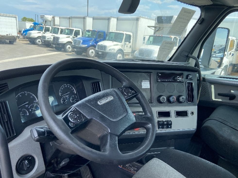 Day Cab Tractor-Heavy Duty Tractors-Freightliner-2018-T12664ST-San Antonio-TX-529,010\n\t\tmiles-$ 38,750 - Image 10
