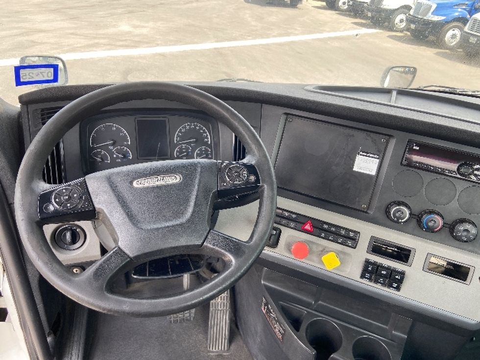Day Cab Tractor-Heavy Duty Tractors-Freightliner-2018-T12664ST-San Antonio-TX-529,010\n\t\tmiles-$ 38,750 - Image 11