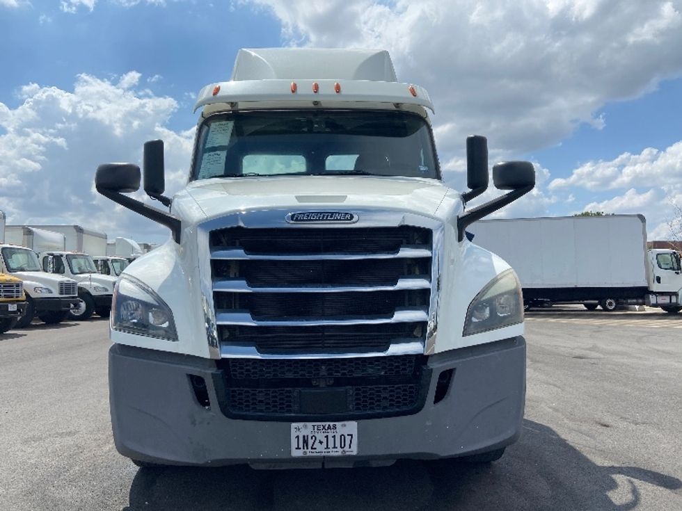 Day Cab Tractor-Heavy Duty Tractors-Freightliner-2018-T12664ST-San Antonio-TX-529,010\n\t\tmiles-$ 38,750 - Image 2