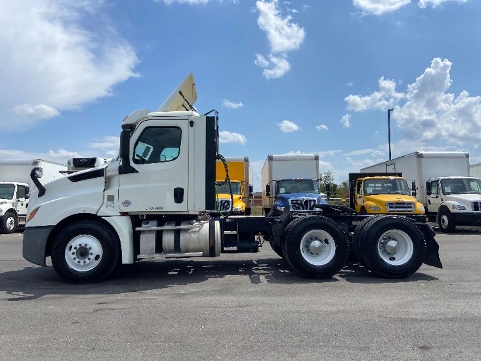 Day Cab Tractor-Heavy Duty Tractors-Freightliner-2018-T12664ST-San Antonio-TX-529,010\n\t\tmiles-$ 38,750 - Image 4