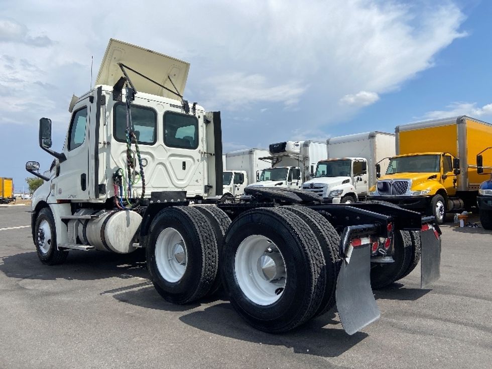 Day Cab Tractor-Heavy Duty Tractors-Freightliner-2018-T12664ST-San Antonio-TX-529,010\n\t\tmiles-$ 38,750 - Image 5