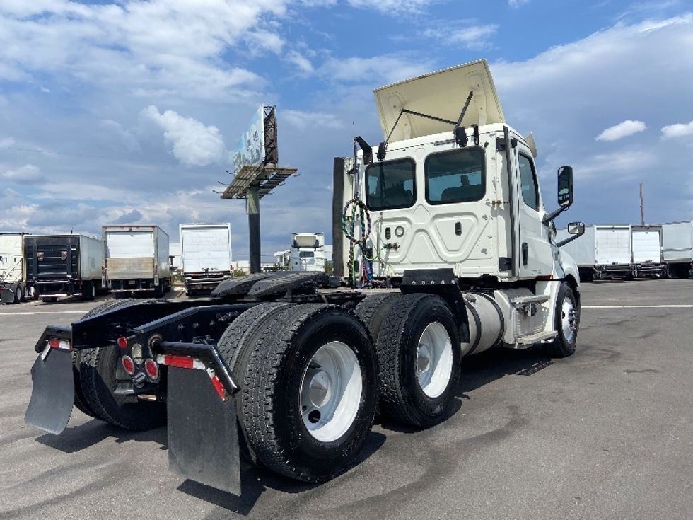 Day Cab Tractor-Heavy Duty Tractors-Freightliner-2018-T12664ST-San Antonio-TX-529,010\n\t\tmiles-$ 38,750 - Image 7