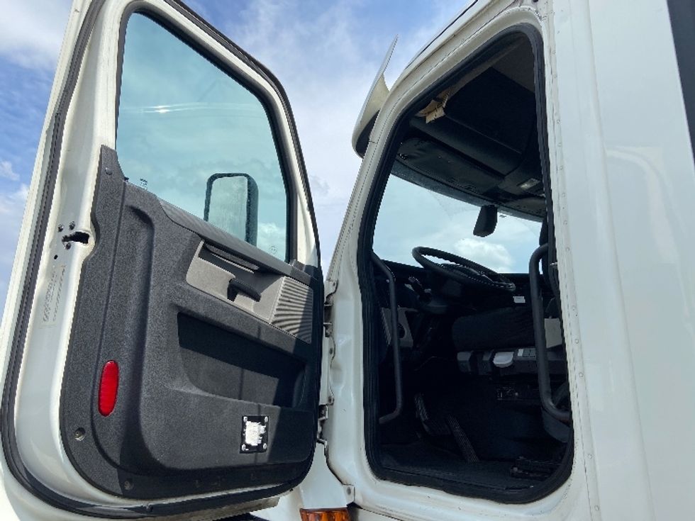 Day Cab Tractor-Heavy Duty Tractors-Freightliner-2018-T12664ST-San Antonio-TX-529,010\n\t\tmiles-$ 38,750 - Image 9