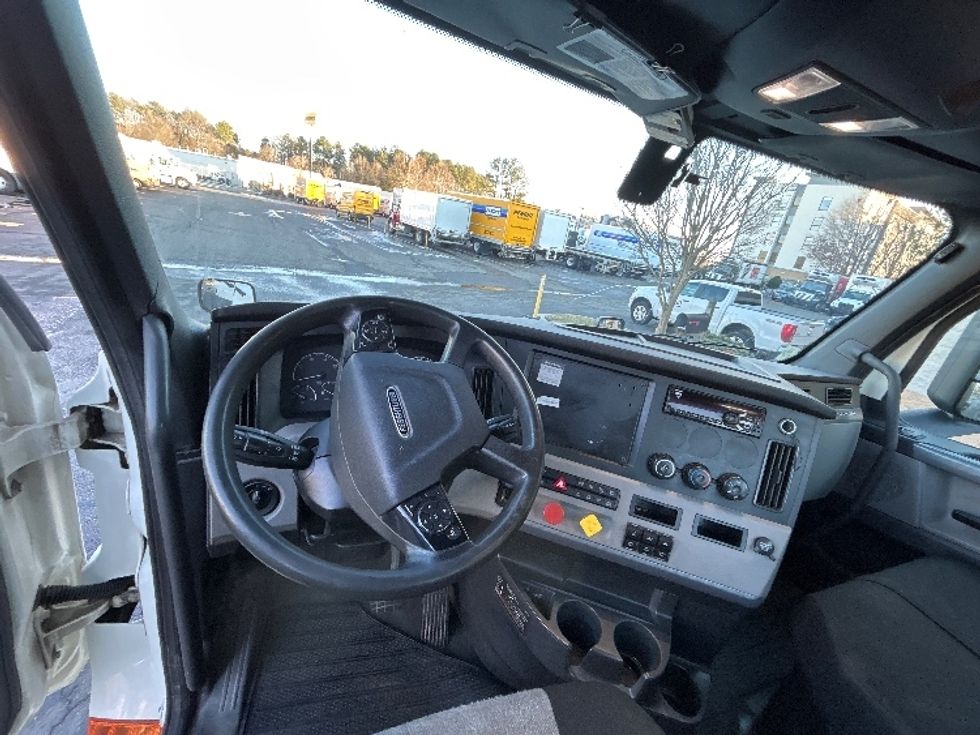 Day Cab Tractor-Heavy Duty Tractors-Freightliner-2018-T12664ST-Sandston-VA-357,036\n\t\tmiles-$ 51,750 - Image 11