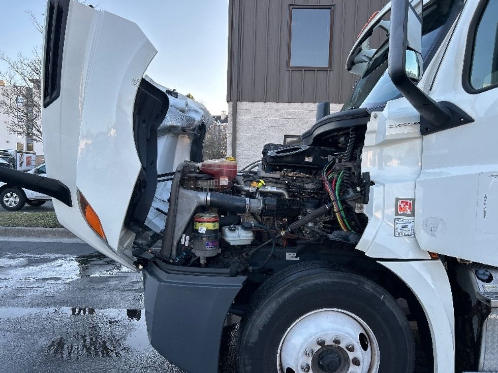Day Cab Tractor-Heavy Duty Tractors-Freightliner-2018-T12664ST-Sandston-VA-357,036\n\t\tmiles-$ 51,750 - Image 16