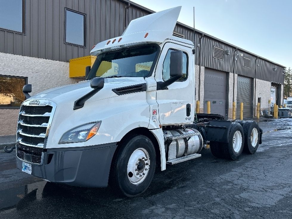 Day Cab Tractor-Heavy Duty Tractors-Freightliner-2018-T12664ST-Sandston-VA-357,036\n\t\tmiles-$ 51,750 - Image 3