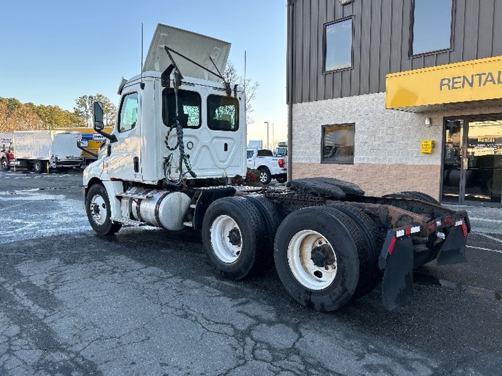 Day Cab Tractor-Heavy Duty Tractors-Freightliner-2018-T12664ST-Sandston-VA-357,036\n\t\tmiles-$ 51,750 - Image 5