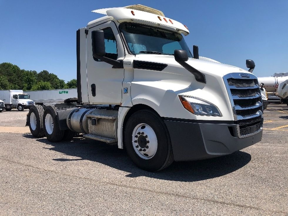 Day Cab Tractor-Heavy Duty Tractors-Freightliner-2018-T12664ST-Shreveport-LA-344,366\n\t\tmiles-$ 49,000 - Image 1