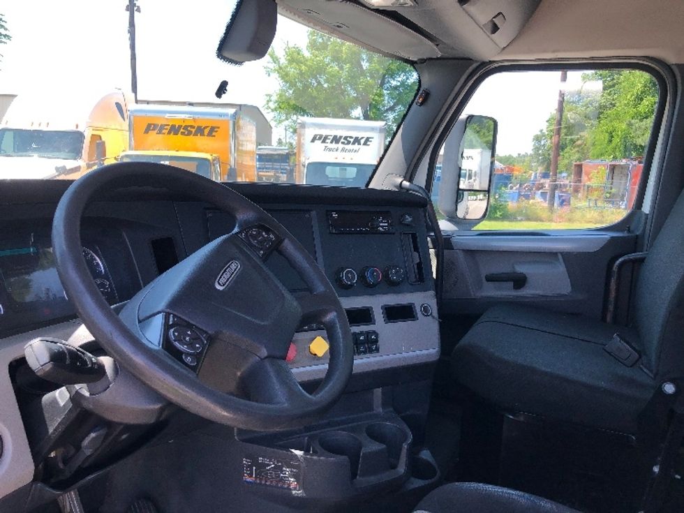 Day Cab Tractor-Heavy Duty Tractors-Freightliner-2018-T12664ST-Shreveport-LA-344,366\n\t\tmiles-$ 49,000 - Image 10