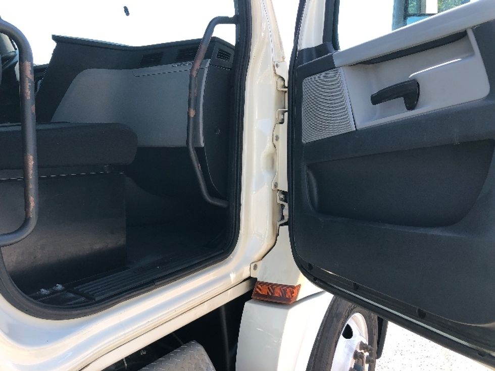 Day Cab Tractor-Heavy Duty Tractors-Freightliner-2018-T12664ST-Shreveport-LA-344,366\n\t\tmiles-$ 49,000 - Image 12