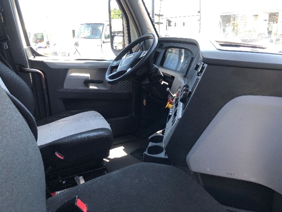 Day Cab Tractor-Heavy Duty Tractors-Freightliner-2018-T12664ST-Shreveport-LA-344,366\n\t\tmiles-$ 49,000 - Image 14