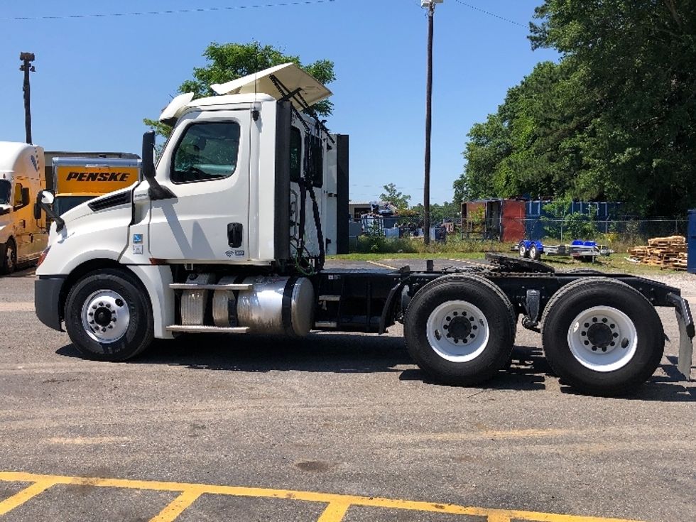 Day Cab Tractor-Heavy Duty Tractors-Freightliner-2018-T12664ST-Shreveport-LA-344,366\n\t\tmiles-$ 49,000 - Image 4