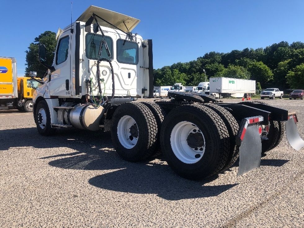 Day Cab Tractor-Heavy Duty Tractors-Freightliner-2018-T12664ST-Shreveport-LA-344,366\n\t\tmiles-$ 49,000 - Image 5