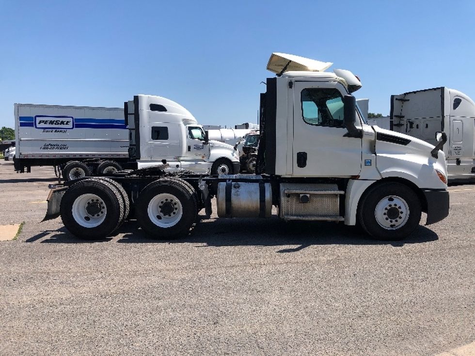 Day Cab Tractor-Heavy Duty Tractors-Freightliner-2018-T12664ST-Shreveport-LA-344,366\n\t\tmiles-$ 49,000 - Image 8