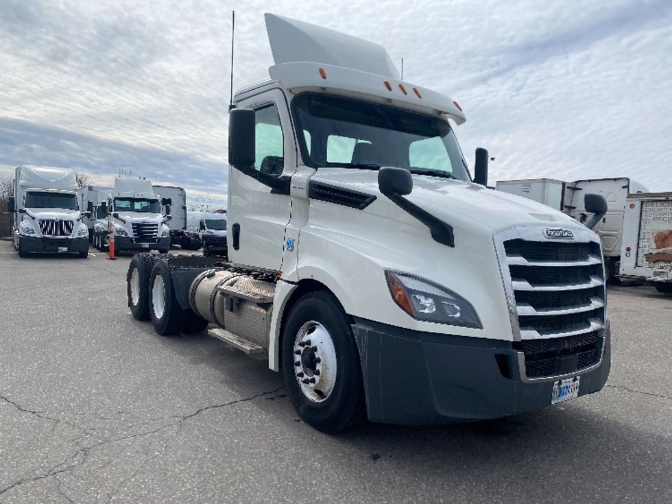 Day Cab Tractor-Heavy Duty Tractors-Freightliner-2018-T12664ST-South Bend-IN-502,798\n\t\tmiles-$ 41,000 - Image 1