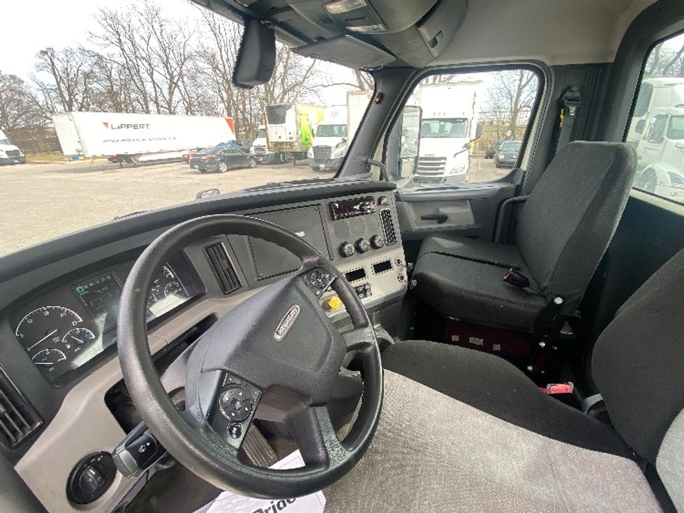 Day Cab Tractor-Heavy Duty Tractors-Freightliner-2018-T12664ST-South Bend-IN-502,798\n\t\tmiles-$ 41,000 - Image 10
