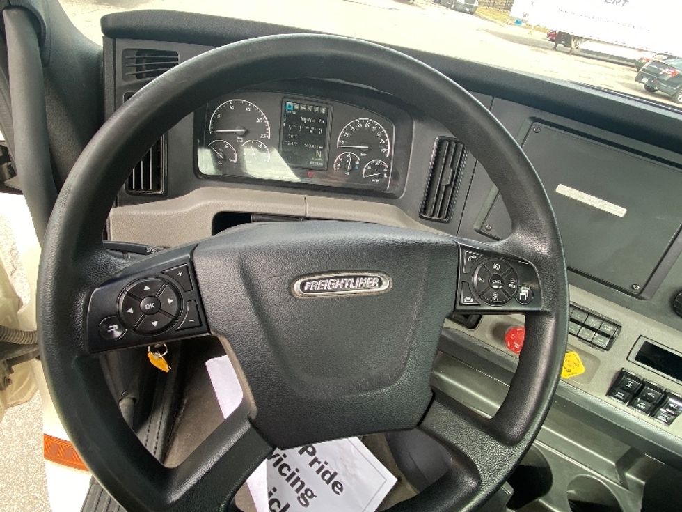 Day Cab Tractor-Heavy Duty Tractors-Freightliner-2018-T12664ST-South Bend-IN-502,798\n\t\tmiles-$ 41,000 - Image 11