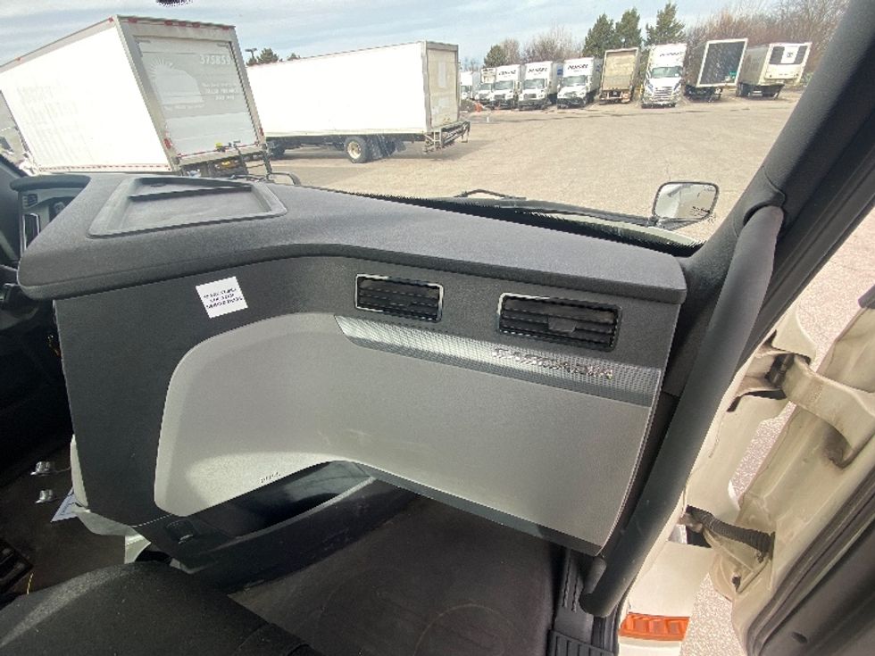 Day Cab Tractor-Heavy Duty Tractors-Freightliner-2018-T12664ST-South Bend-IN-502,798\n\t\tmiles-$ 41,000 - Image 13