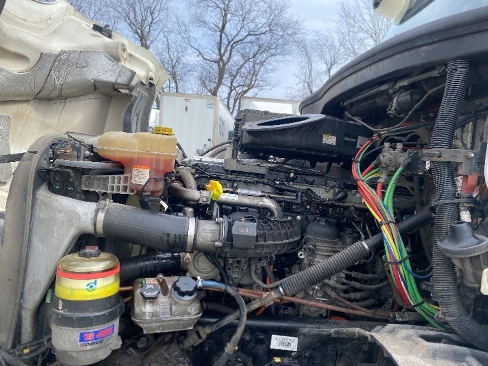 Day Cab Tractor-Heavy Duty Tractors-Freightliner-2018-T12664ST-South Bend-IN-502,798\n\t\tmiles-$ 41,000 - Image 16