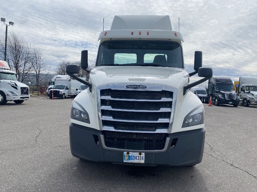 Day Cab Tractor-Heavy Duty Tractors-Freightliner-2018-T12664ST-South Bend-IN-502,798\n\t\tmiles-$ 41,000 - Image 2