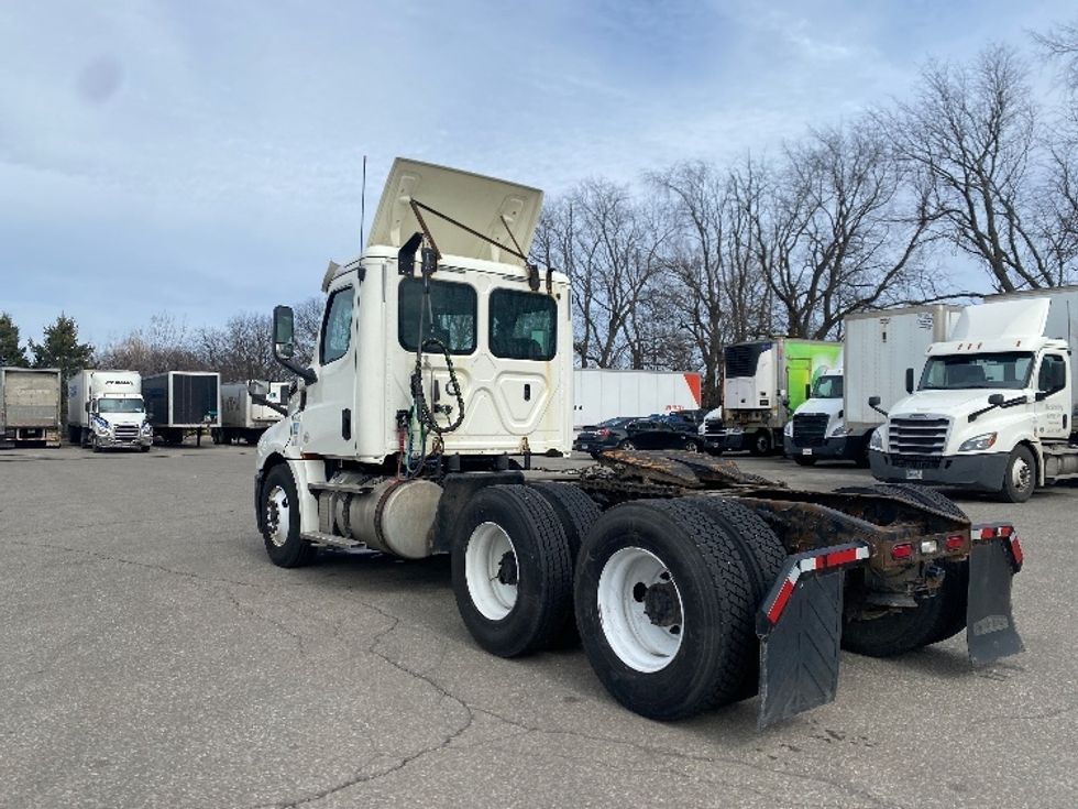 Day Cab Tractor-Heavy Duty Tractors-Freightliner-2018-T12664ST-South Bend-IN-502,798\n\t\tmiles-$ 41,000 - Image 5