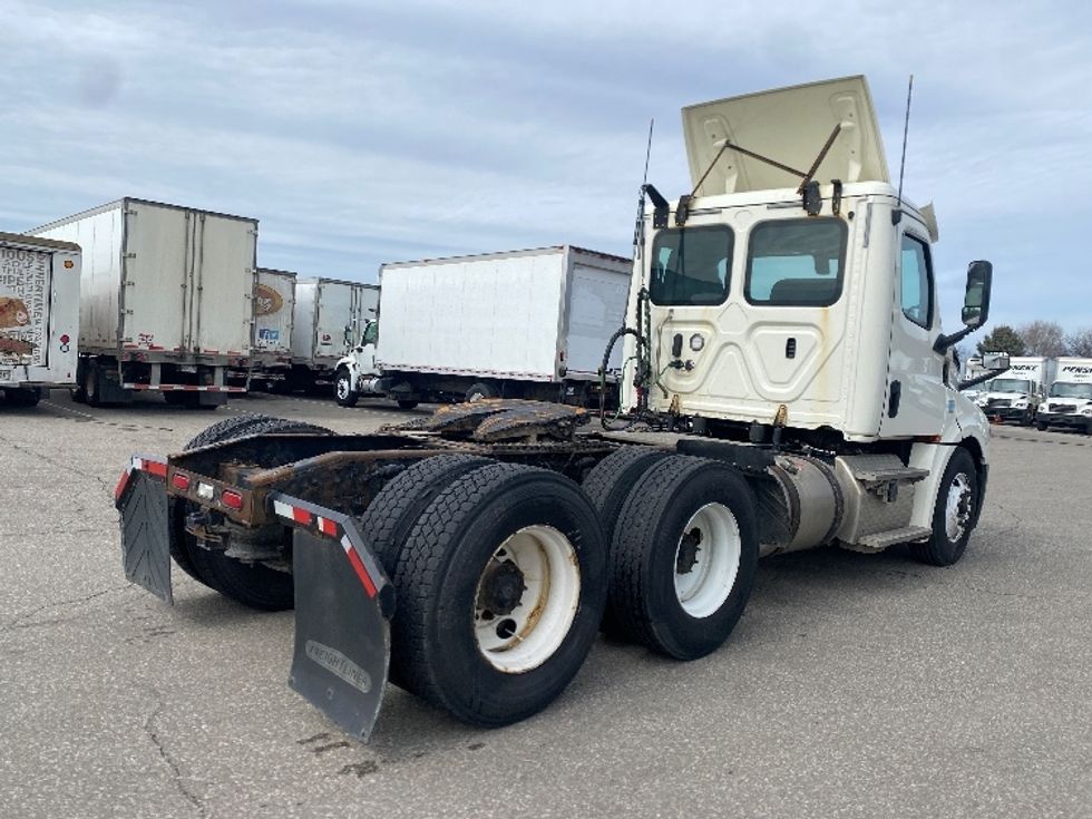 Day Cab Tractor-Heavy Duty Tractors-Freightliner-2018-T12664ST-South Bend-IN-502,798\n\t\tmiles-$ 41,000 - Image 7