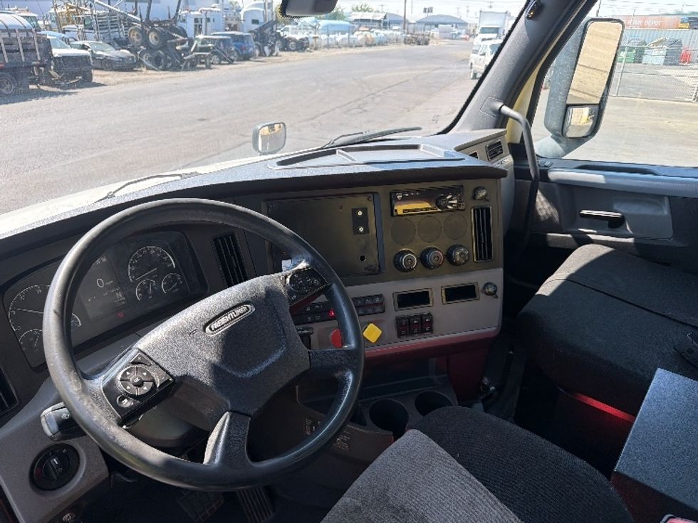 Day Cab Tractor-Heavy Duty Tractors-Freightliner-2018-T12664ST-Spokane Valley-WA-537,908\n\t\tmiles-$ 38,000 - Image 10