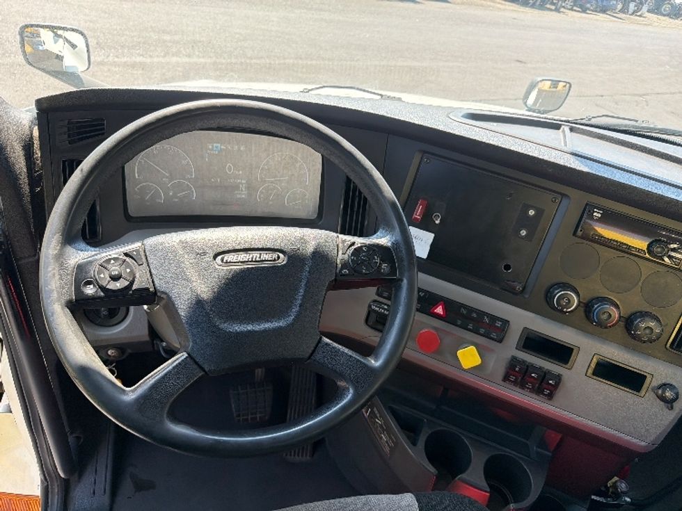 Day Cab Tractor-Heavy Duty Tractors-Freightliner-2018-T12664ST-Spokane Valley-WA-537,908\n\t\tmiles-$ 38,000 - Image 11
