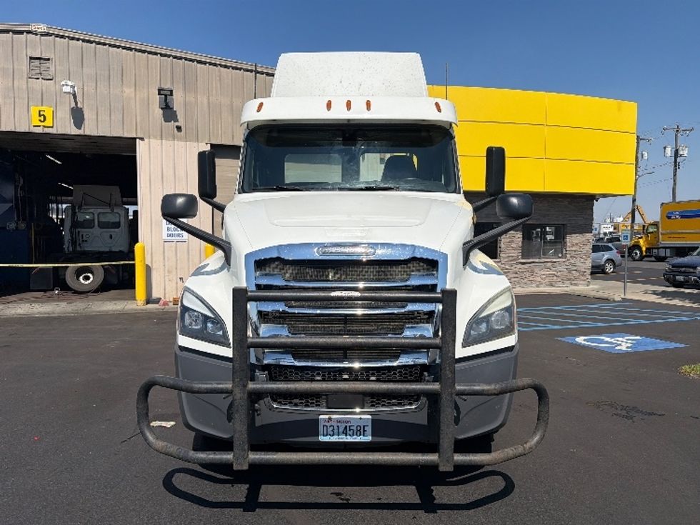 Day Cab Tractor-Heavy Duty Tractors-Freightliner-2018-T12664ST-Spokane Valley-WA-537,908\n\t\tmiles-$ 38,000 - Image 2