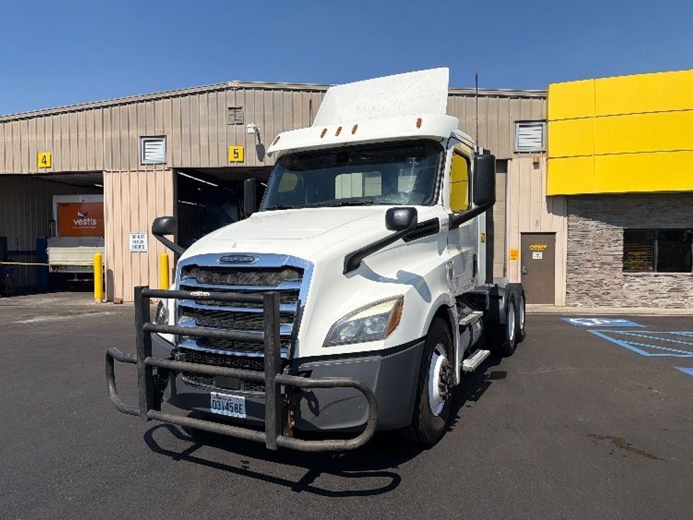 Day Cab Tractor-Heavy Duty Tractors-Freightliner-2018-T12664ST-Spokane Valley-WA-537,908\n\t\tmiles-$ 38,000 - Image 3