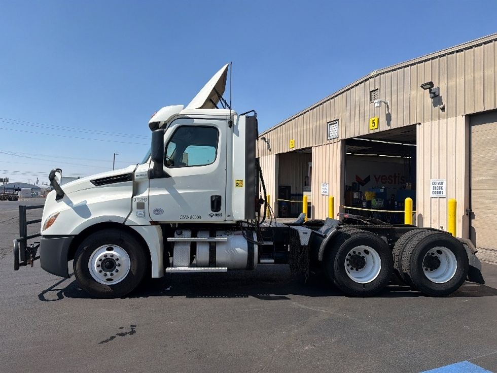 Day Cab Tractor-Heavy Duty Tractors-Freightliner-2018-T12664ST-Spokane Valley-WA-537,908\n\t\tmiles-$ 38,000 - Image 4