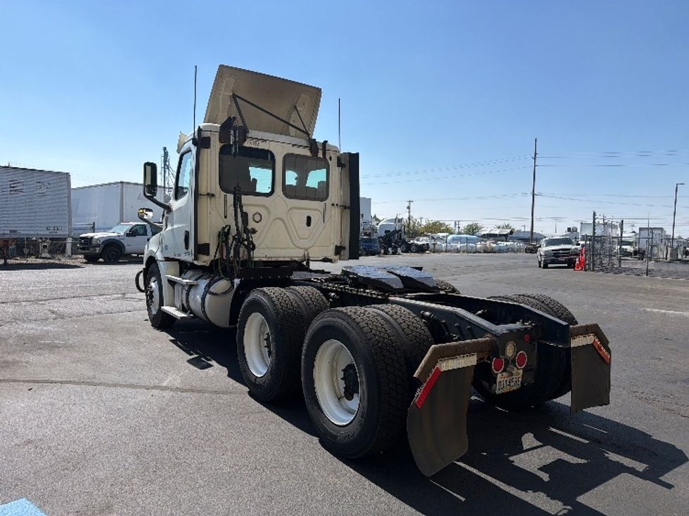 Day Cab Tractor-Heavy Duty Tractors-Freightliner-2018-T12664ST-Spokane Valley-WA-537,908\n\t\tmiles-$ 38,000 - Image 5
