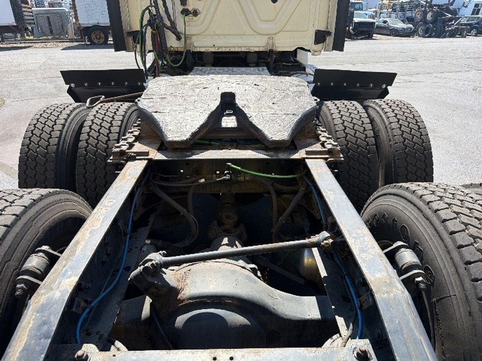 Day Cab Tractor-Heavy Duty Tractors-Freightliner-2018-T12664ST-Spokane Valley-WA-537,908\n\t\tmiles-$ 38,000 - Image 6