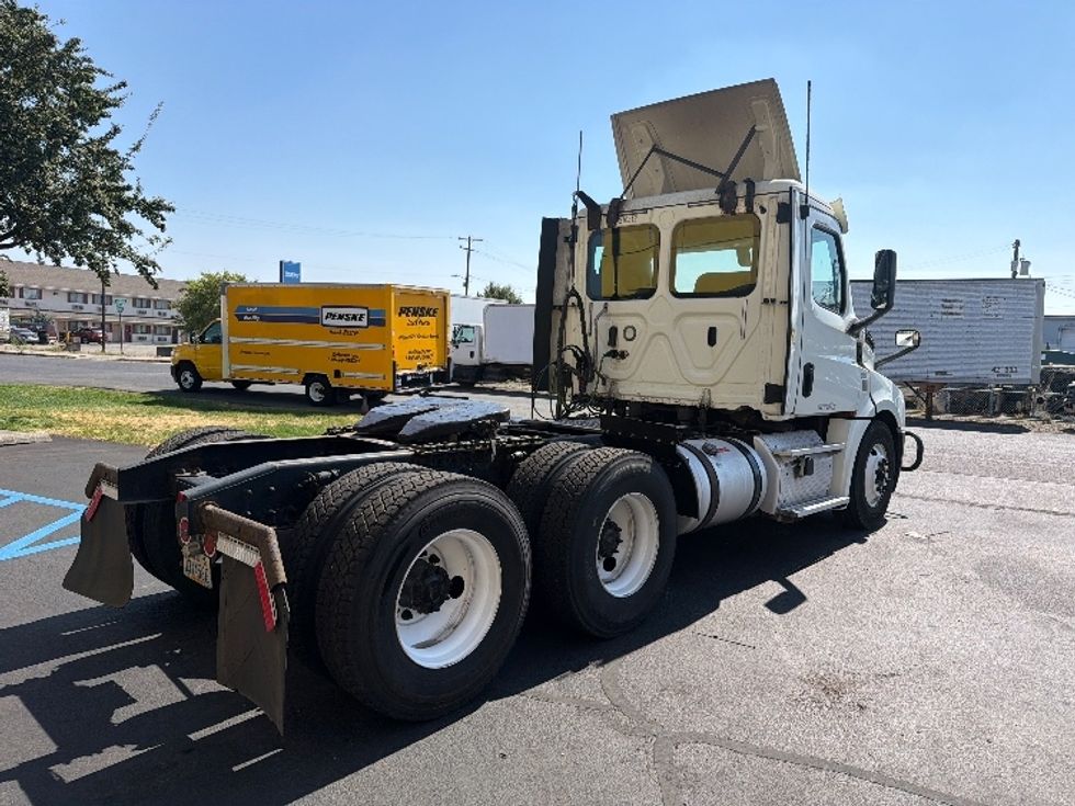 Day Cab Tractor-Heavy Duty Tractors-Freightliner-2018-T12664ST-Spokane Valley-WA-537,908\n\t\tmiles-$ 38,000 - Image 7