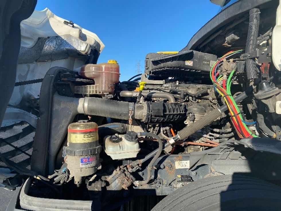 Day Cab Tractor-Heavy Duty Tractors-Freightliner-2018-T12664ST-Sturtevant-WI-395,025\n\t\tmiles-$ 48,750 - Image 16