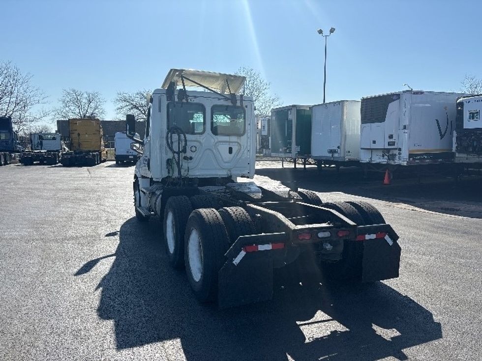 Day Cab Tractor-Heavy Duty Tractors-Freightliner-2018-T12664ST-Sturtevant-WI-395,025\n\t\tmiles-$ 48,750 - Image 5
