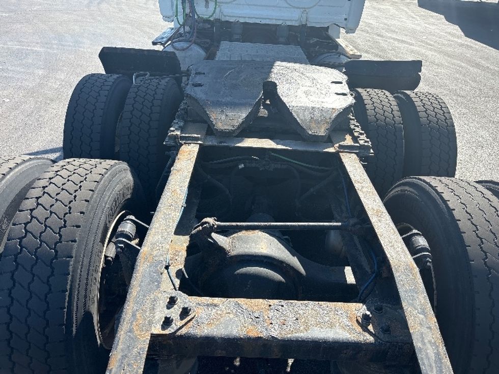 Day Cab Tractor-Heavy Duty Tractors-Freightliner-2018-T12664ST-Sturtevant-WI-395,025\n\t\tmiles-$ 48,750 - Image 6