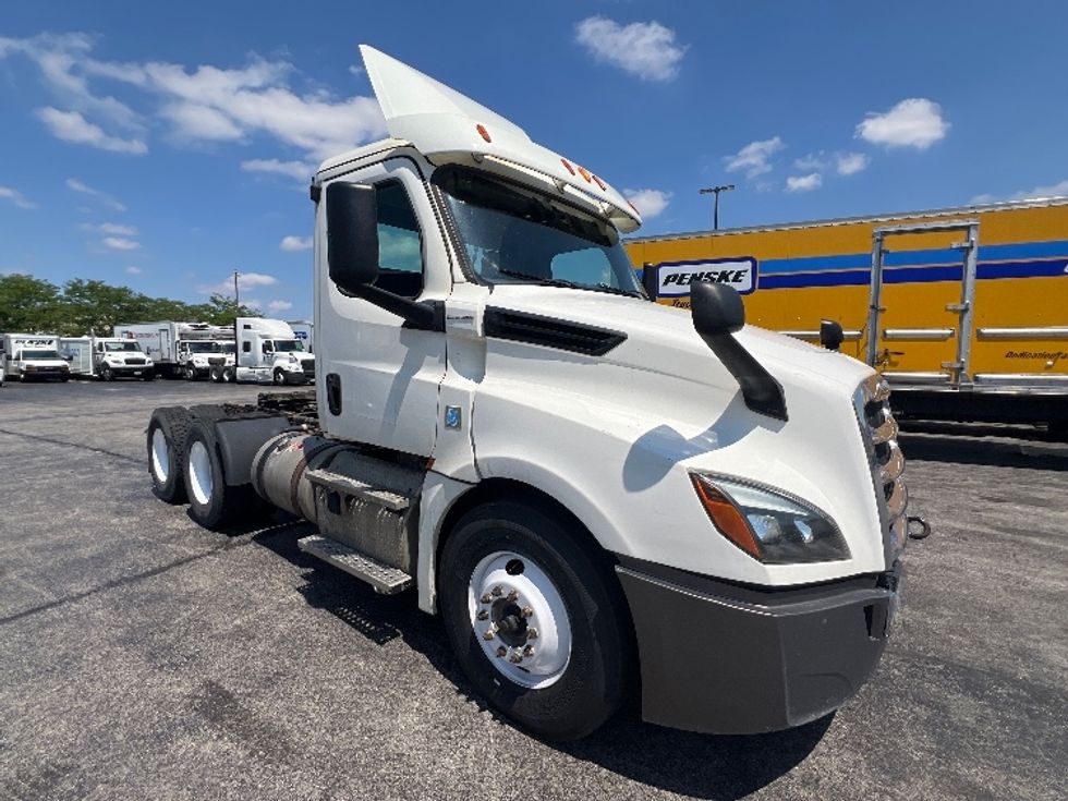 Day Cab Tractor-Heavy Duty Tractors-Freightliner-2018-T12664ST-Sturtevant-WI-466,426\n\t\tmiles-$ 39,000 - Image 17