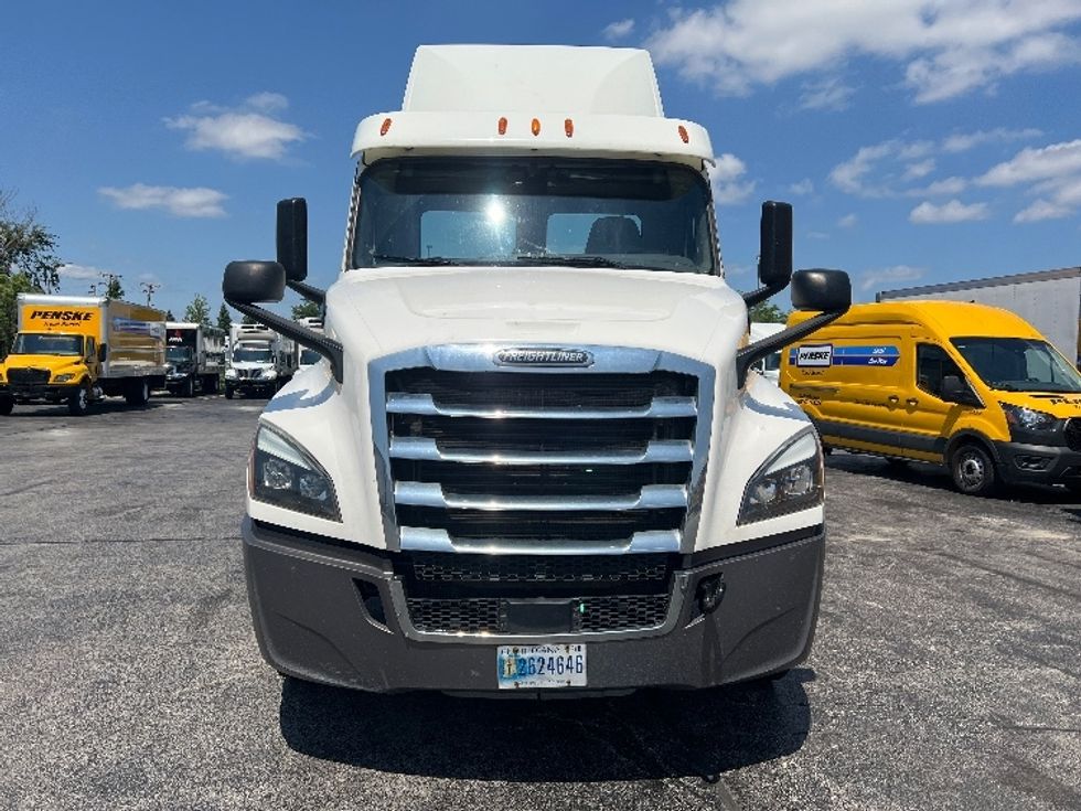 Day Cab Tractor-Heavy Duty Tractors-Freightliner-2018-T12664ST-Sturtevant-WI-466,426\n\t\tmiles-$ 39,000 - Image 2