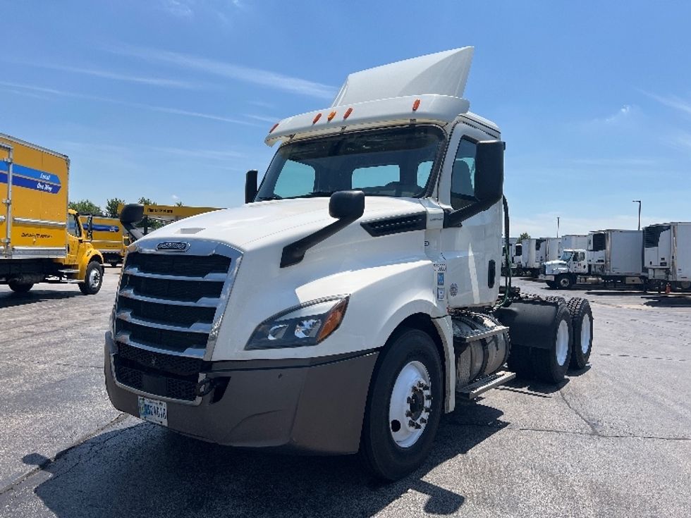 Day Cab Tractor-Heavy Duty Tractors-Freightliner-2018-T12664ST-Sturtevant-WI-466,426\n\t\tmiles-$ 39,000 - Image 3