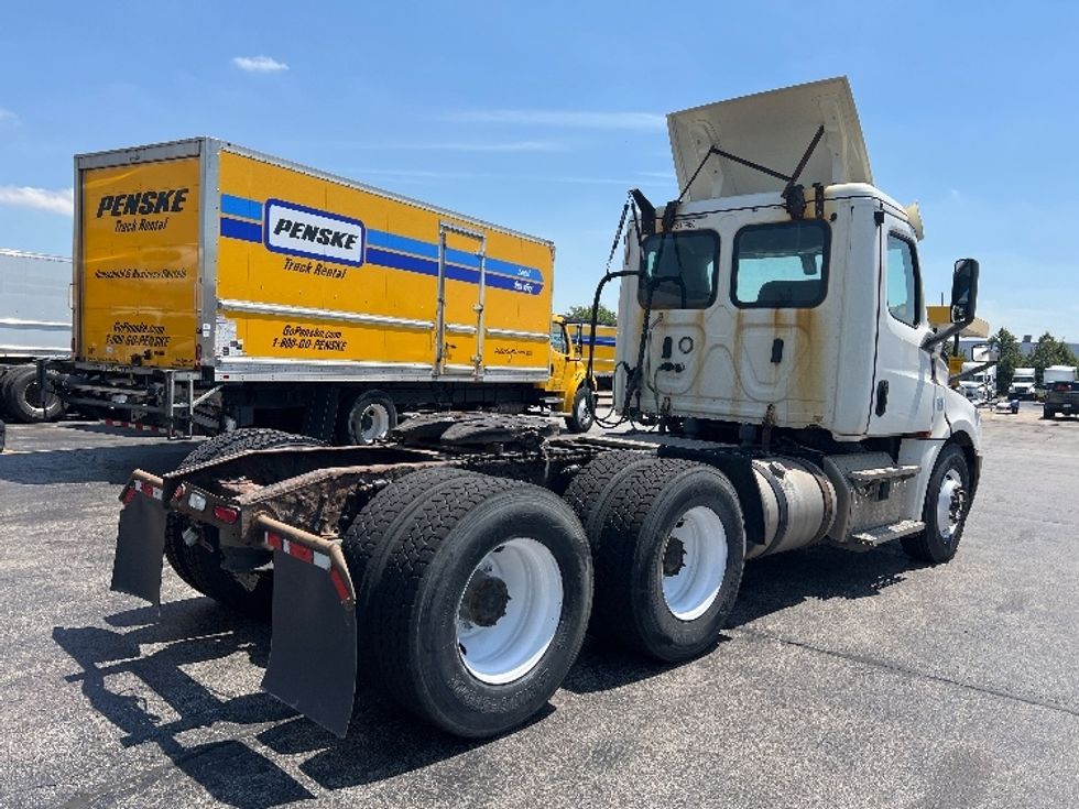 Day Cab Tractor-Heavy Duty Tractors-Freightliner-2018-T12664ST-Sturtevant-WI-466,426\n\t\tmiles-$ 39,000 - Image 7