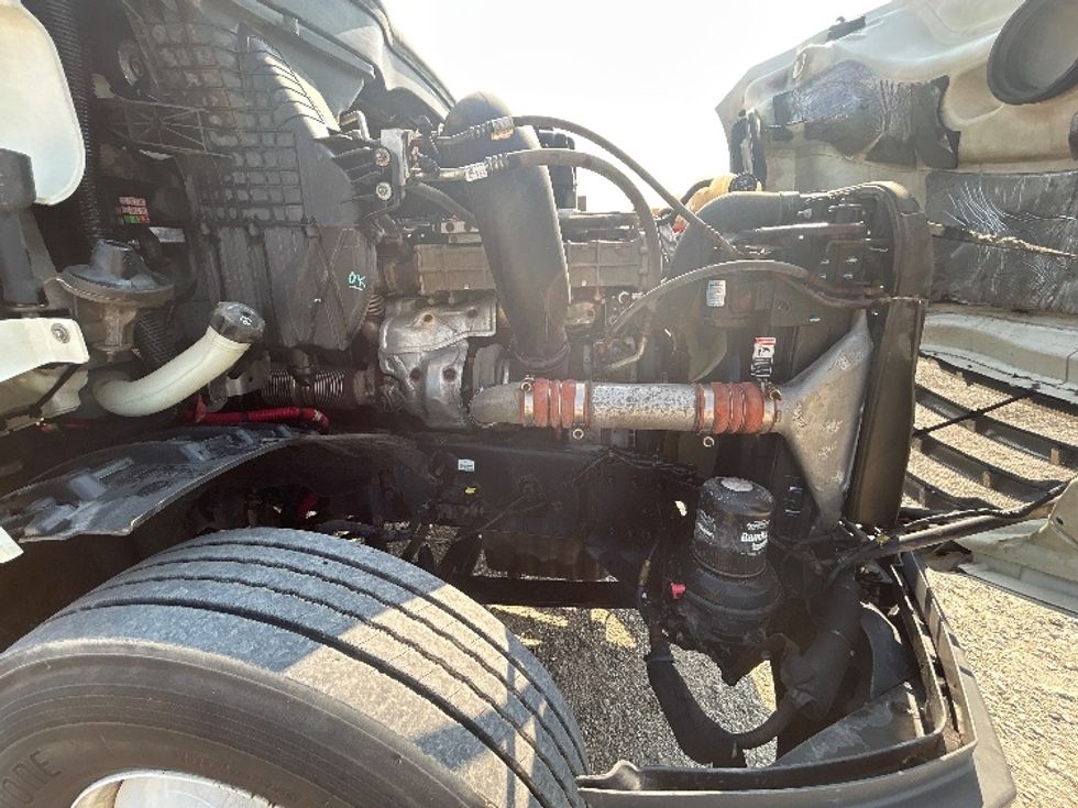 Day Cab Tractor-Heavy Duty Tractors-Freightliner-2018-T12664ST-Sturtevant-WI-486,500\n\t\tmiles-$ 38,000 - Image 15