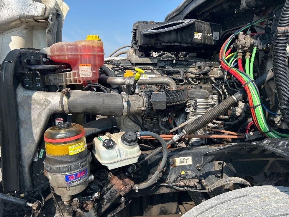 Day Cab Tractor-Heavy Duty Tractors-Freightliner-2018-T12664ST-Sturtevant-WI-486,500\n\t\tmiles-$ 38,000 - Image 16