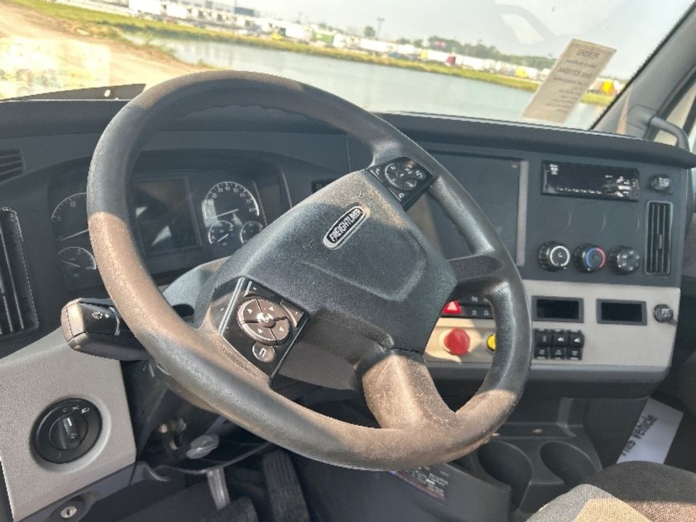 Day Cab Tractor-Heavy Duty Tractors-Freightliner-2018-T12664ST-Sturtevant-WI-493,753\n\t\tmiles-$ 37,750 - Image 10