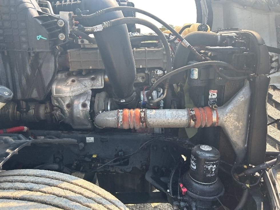 Day Cab Tractor-Heavy Duty Tractors-Freightliner-2018-T12664ST-Sturtevant-WI-493,753\n\t\tmiles-$ 37,750 - Image 15