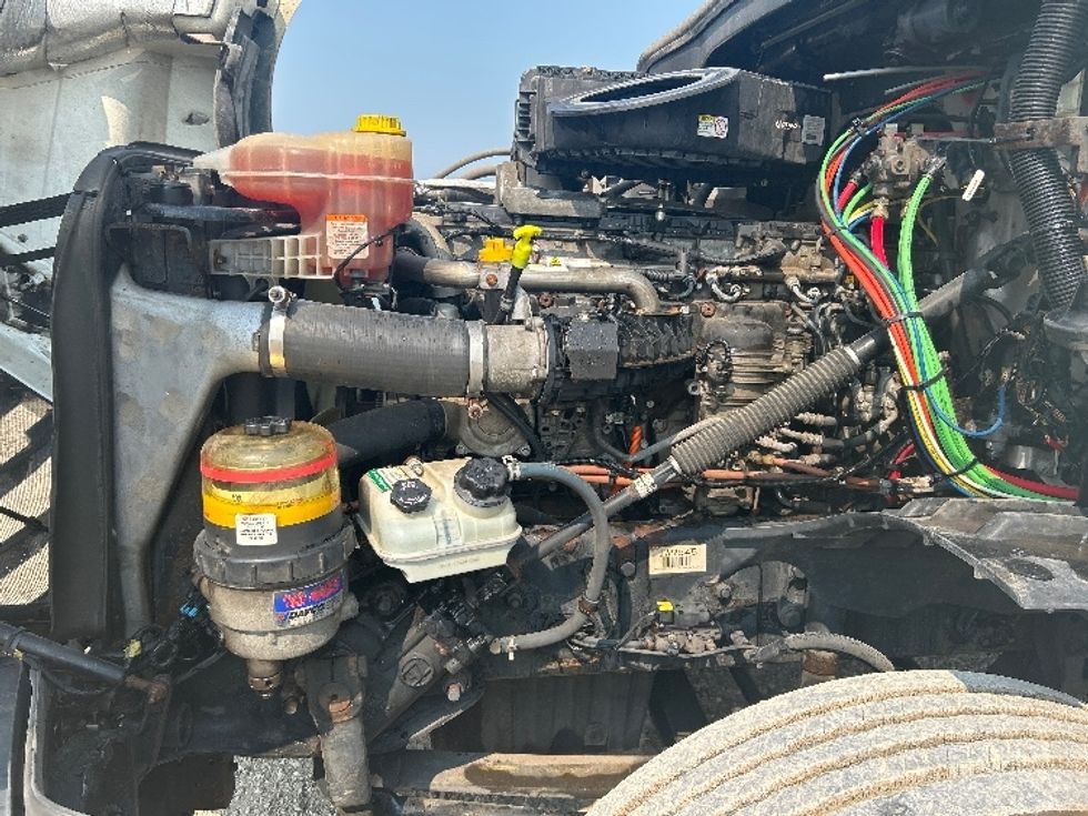 Day Cab Tractor-Heavy Duty Tractors-Freightliner-2018-T12664ST-Sturtevant-WI-493,753\n\t\tmiles-$ 37,750 - Image 16