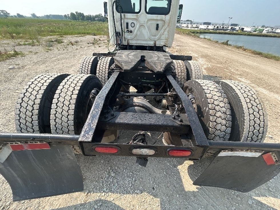 Day Cab Tractor-Heavy Duty Tractors-Freightliner-2018-T12664ST-Sturtevant-WI-493,753\n\t\tmiles-$ 37,750 - Image 6
