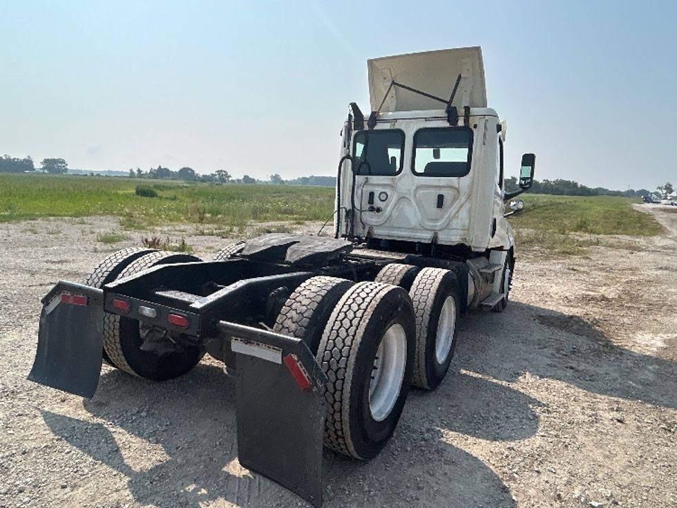 Day Cab Tractor-Heavy Duty Tractors-Freightliner-2018-T12664ST-Sturtevant-WI-493,753\n\t\tmiles-$ 37,750 - Image 7