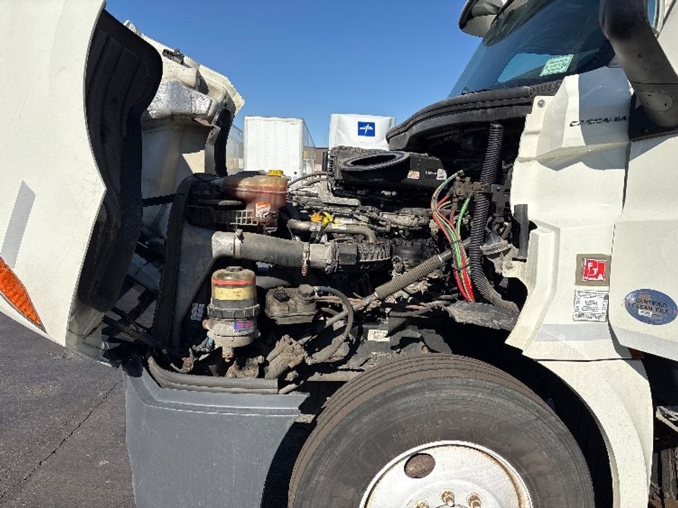 Day Cab Tractor-Heavy Duty Tractors-Freightliner-2018-T12664ST-Swedesboro-NJ-248,256\n\t\tmiles-$ 48,500 - Image 16