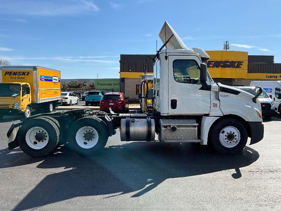 Day Cab Tractor-Heavy Duty Tractors-Freightliner-2018-T12664ST-Swedesboro-NJ-248,256\n\t\tmiles-$ 48,500 - Image 8